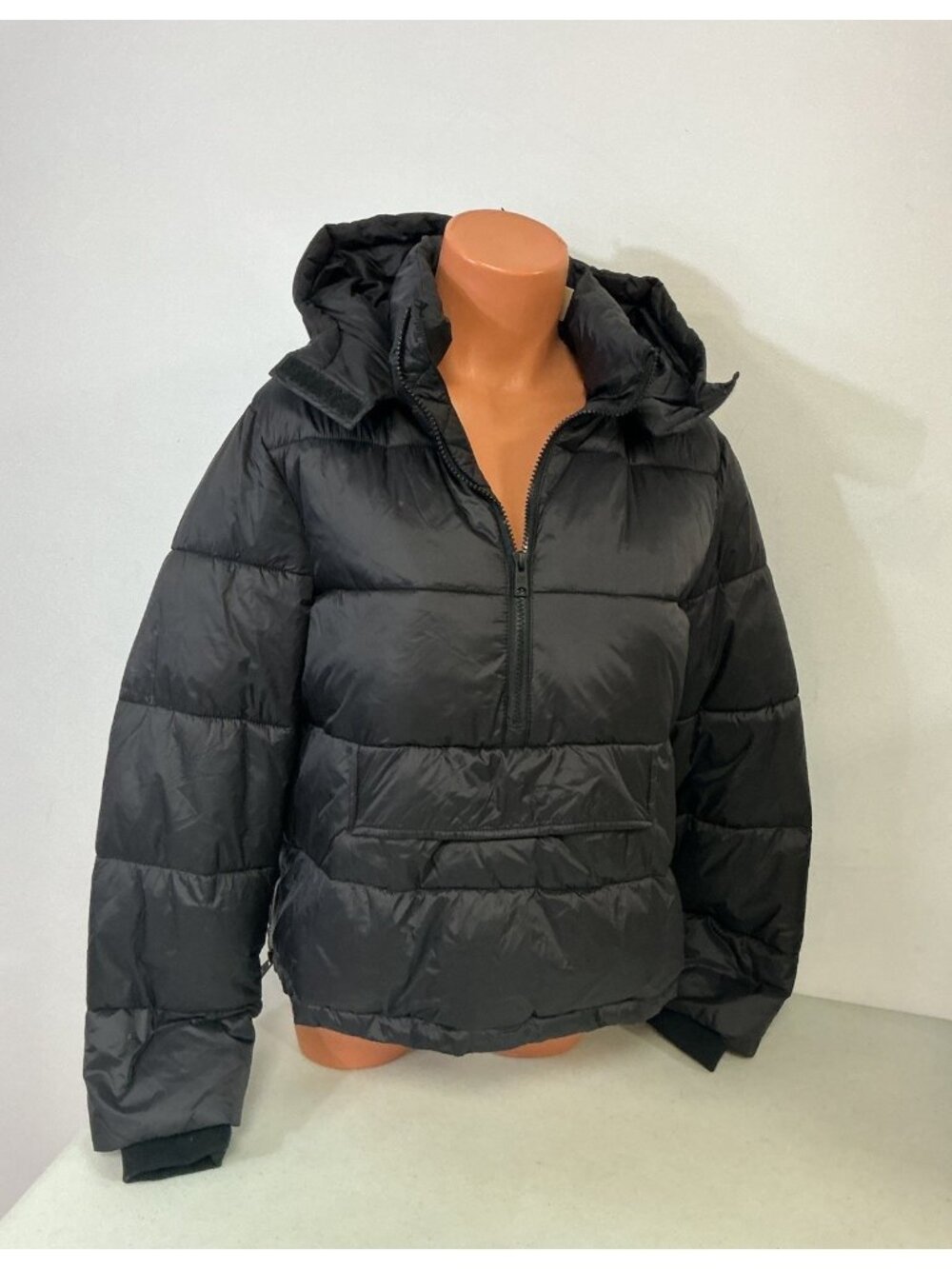 Black Puffer Jacket Cropped Puffy Pullover Insulated Womens Medium New